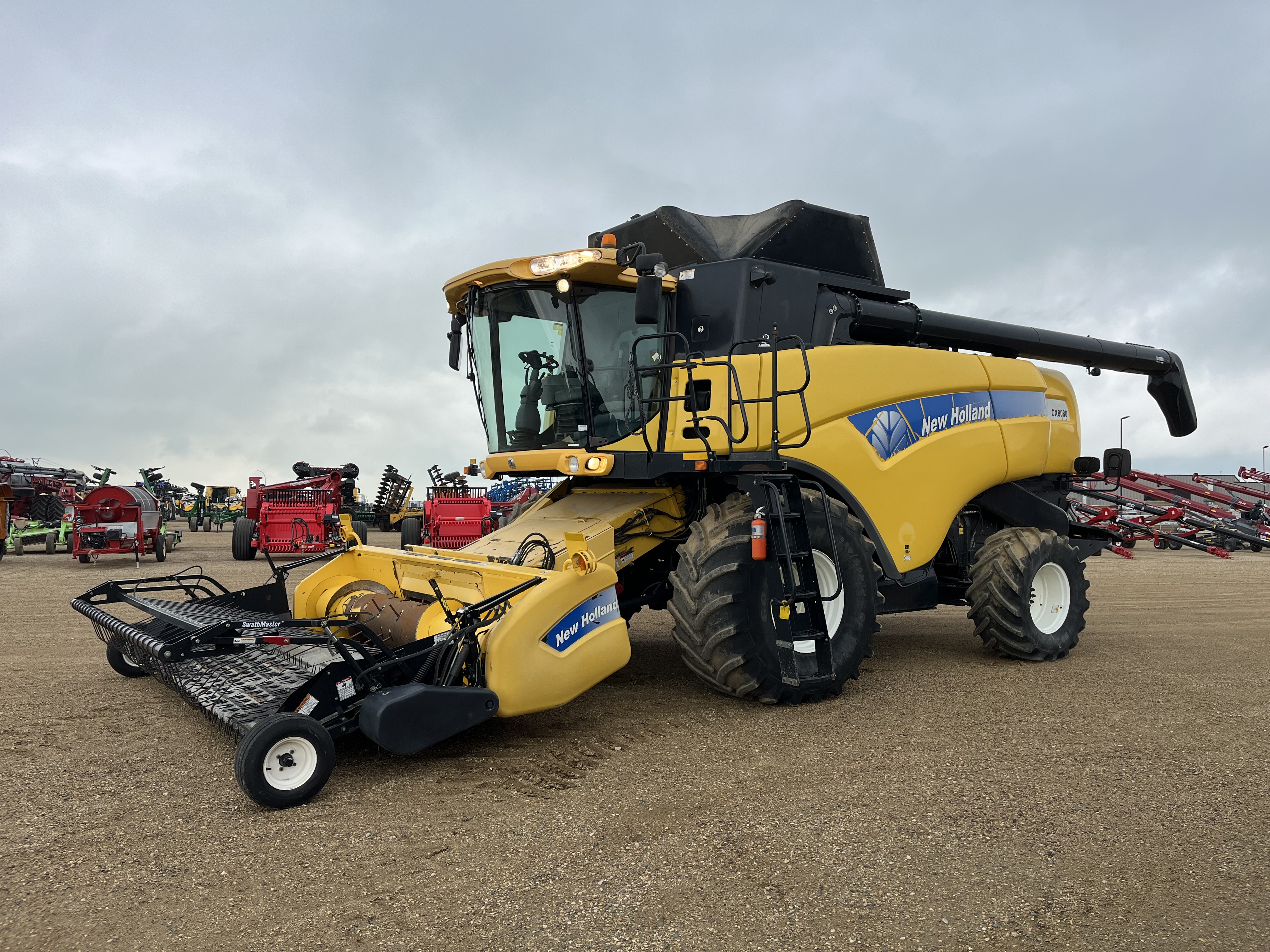 2008 New Holland CX8080 w/ 76C-14' Combine