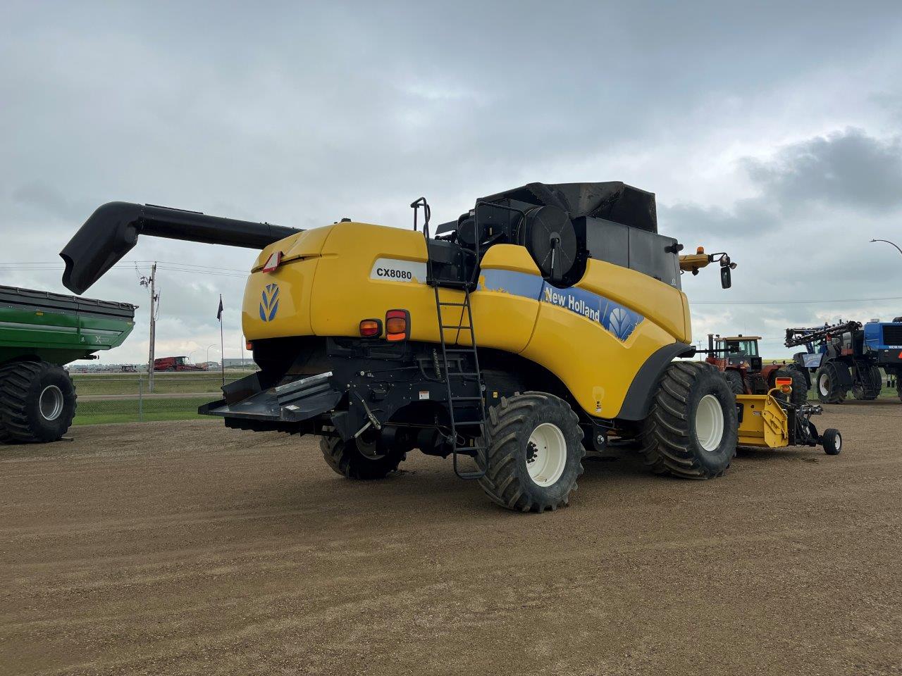2008 New Holland CX8080 w/ 76C-14' Combine