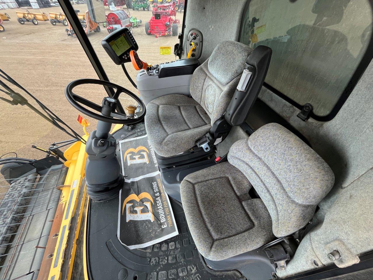 2008 New Holland CX8080 w/ 76C-14' Combine