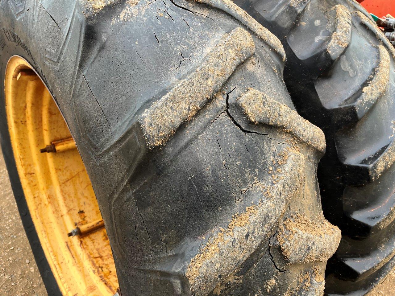 1982 Versatile 835 Tractor