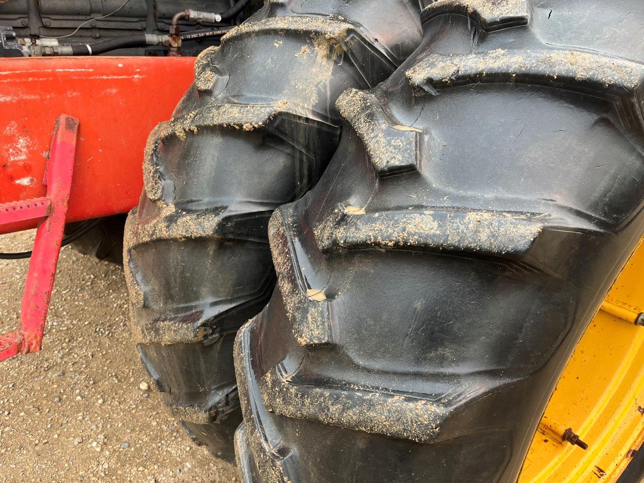 1982 Versatile 835 Tractor