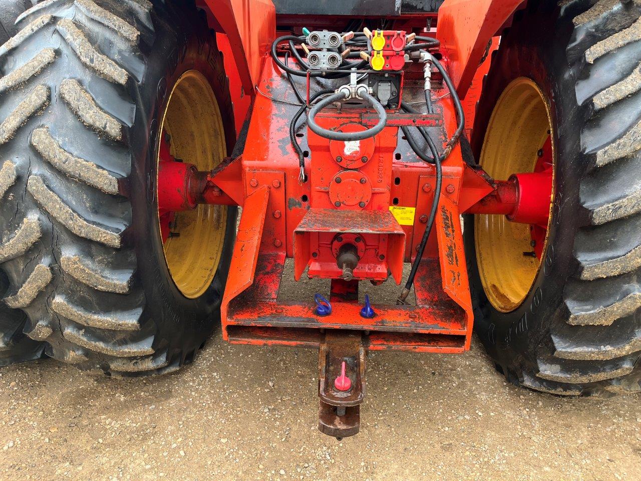 1982 Versatile 835 Tractor
