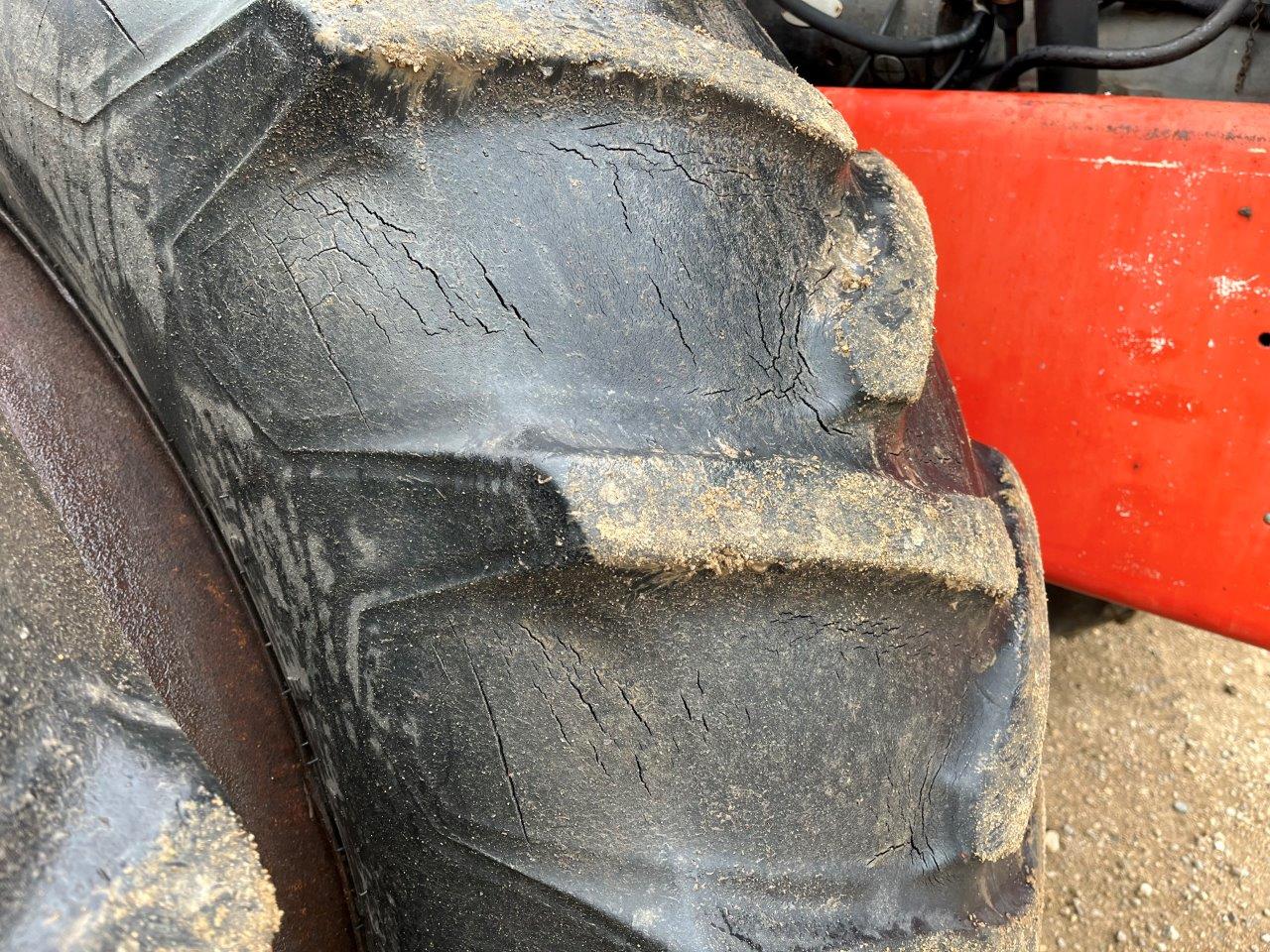 1982 Versatile 835 Tractor