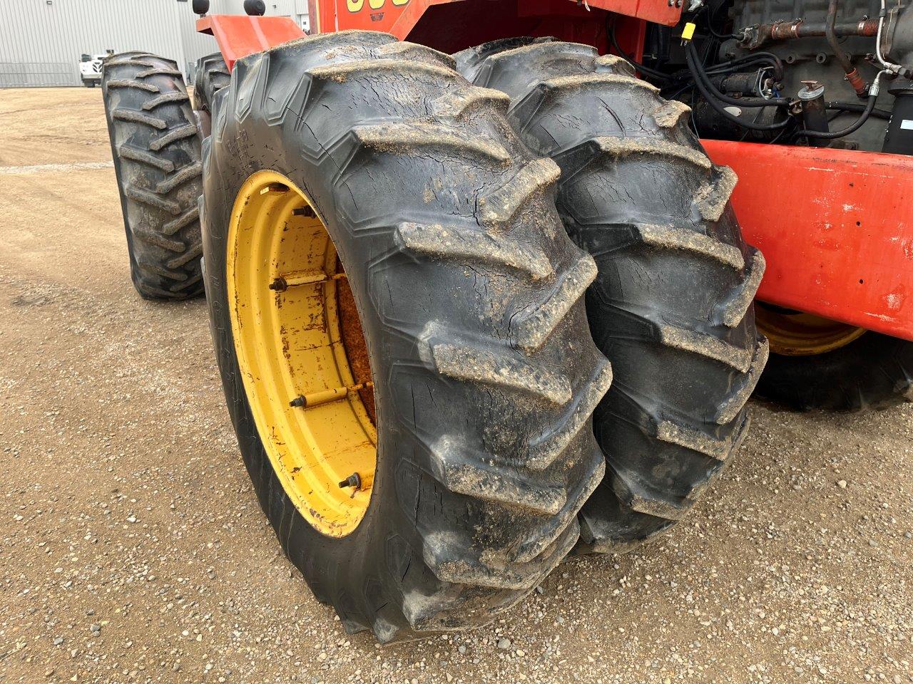 1982 Versatile 835 Tractor