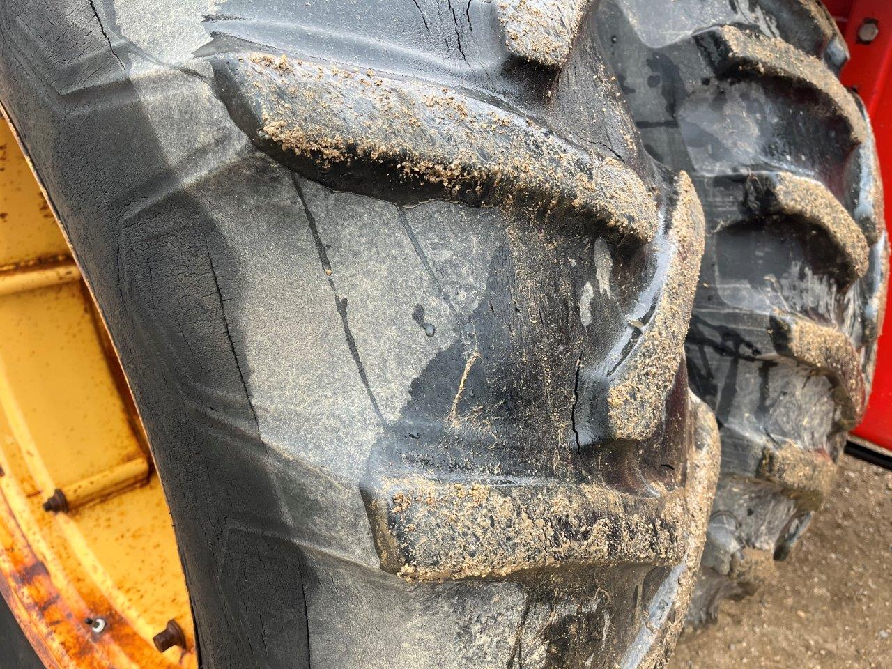 1982 Versatile 835 Tractor