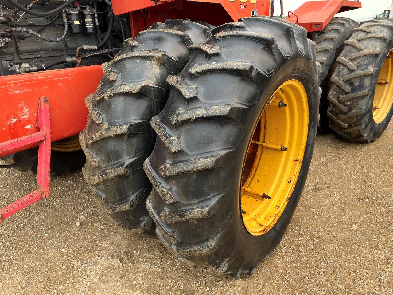 1982 Versatile 835 Tractor