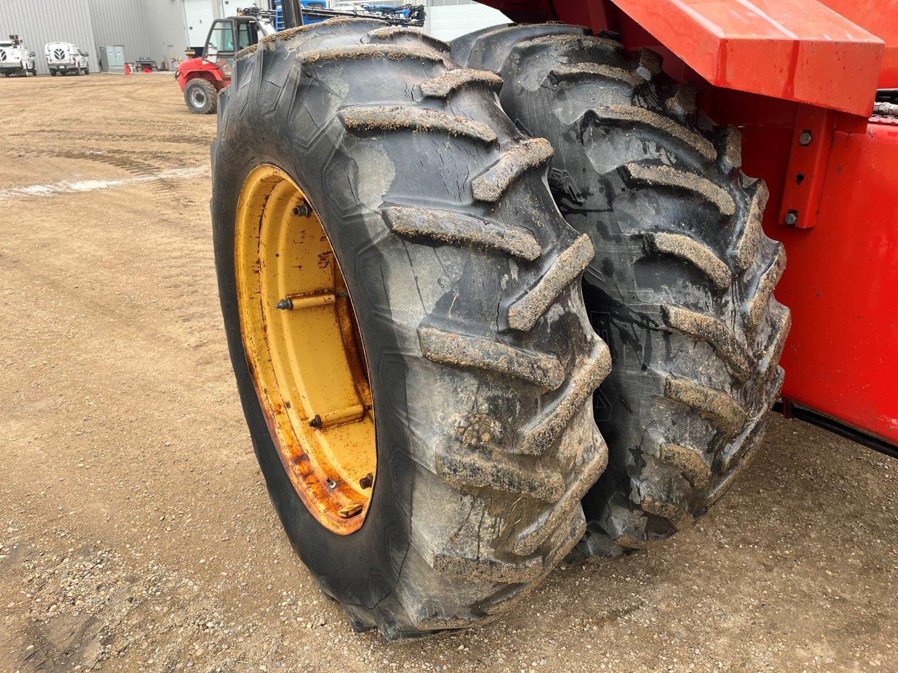 1982 Versatile 835 Tractor