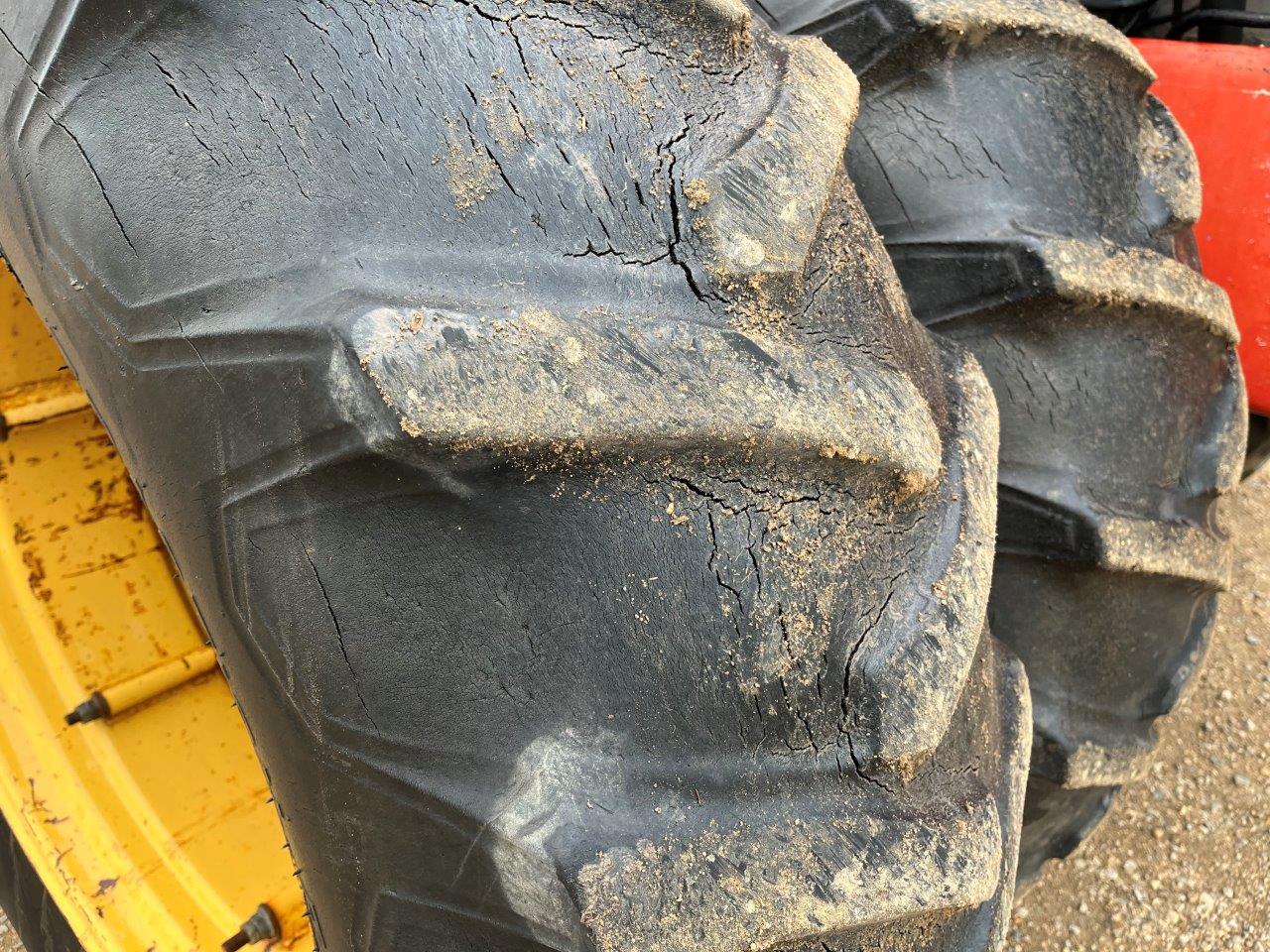 1982 Versatile 835 Tractor