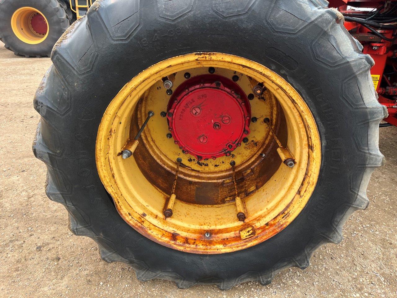 1982 Versatile 835 Tractor