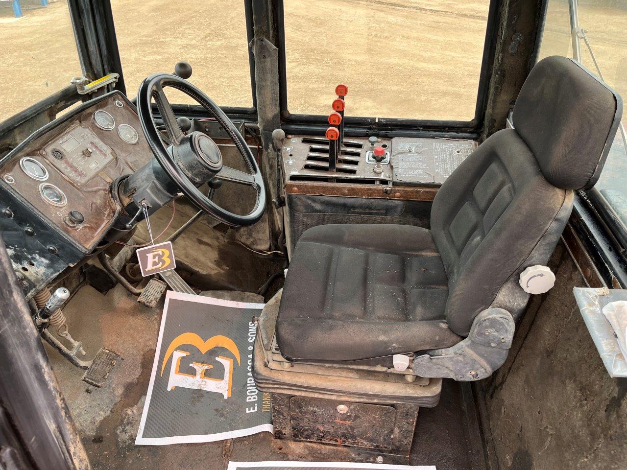 1982 Versatile 835 Tractor