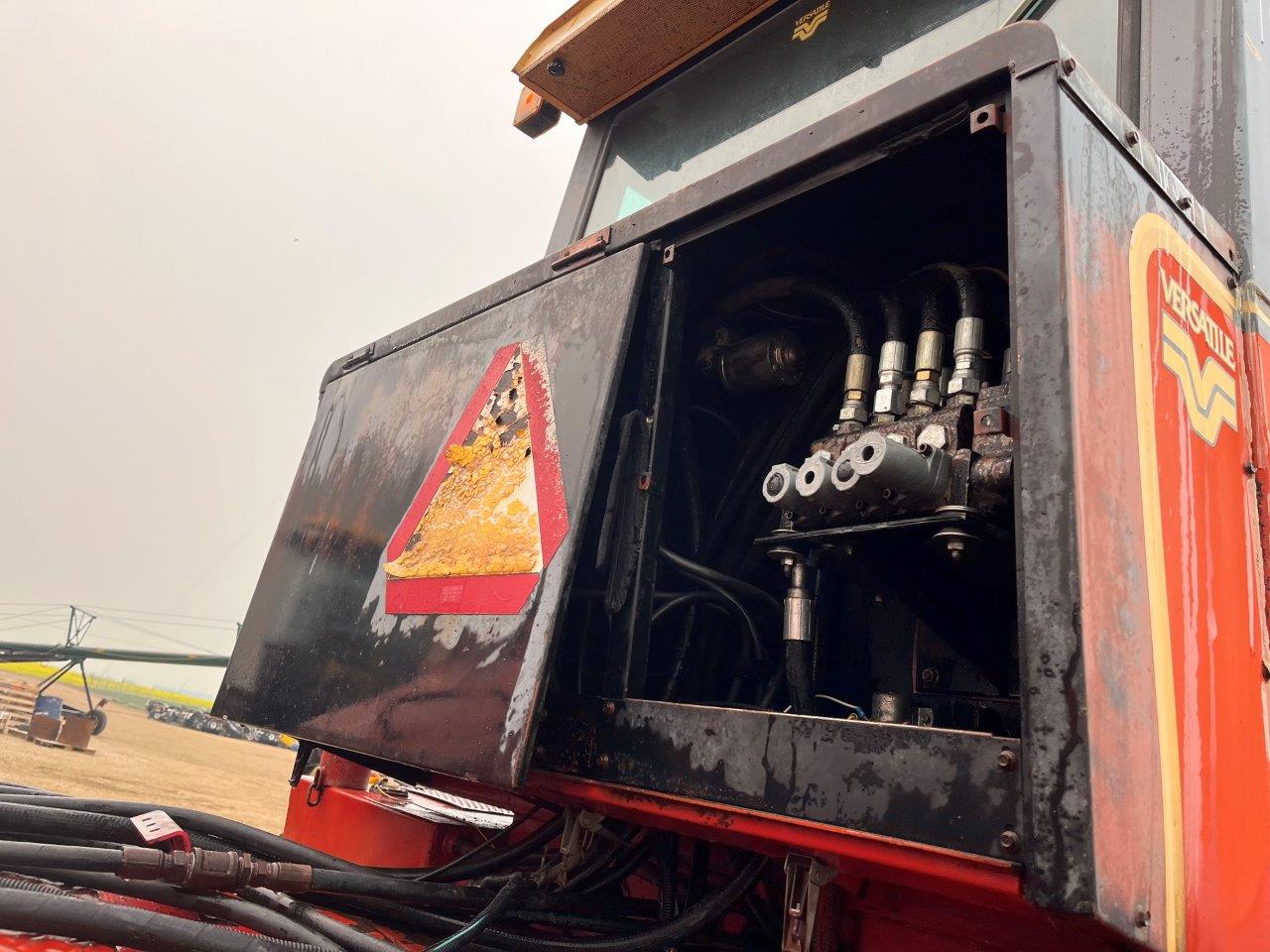 1982 Versatile 835 Tractor