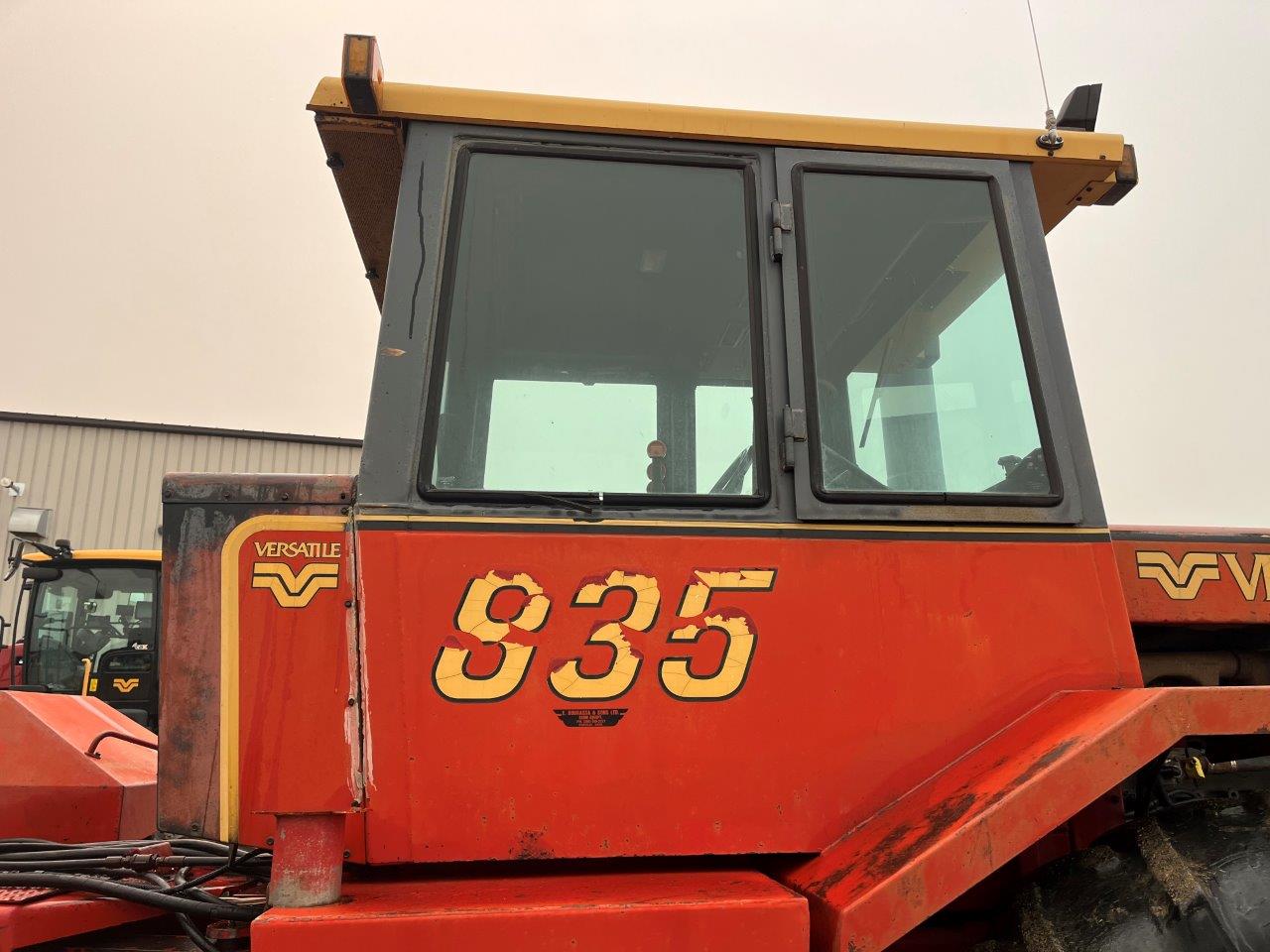 1982 Versatile 835 Tractor