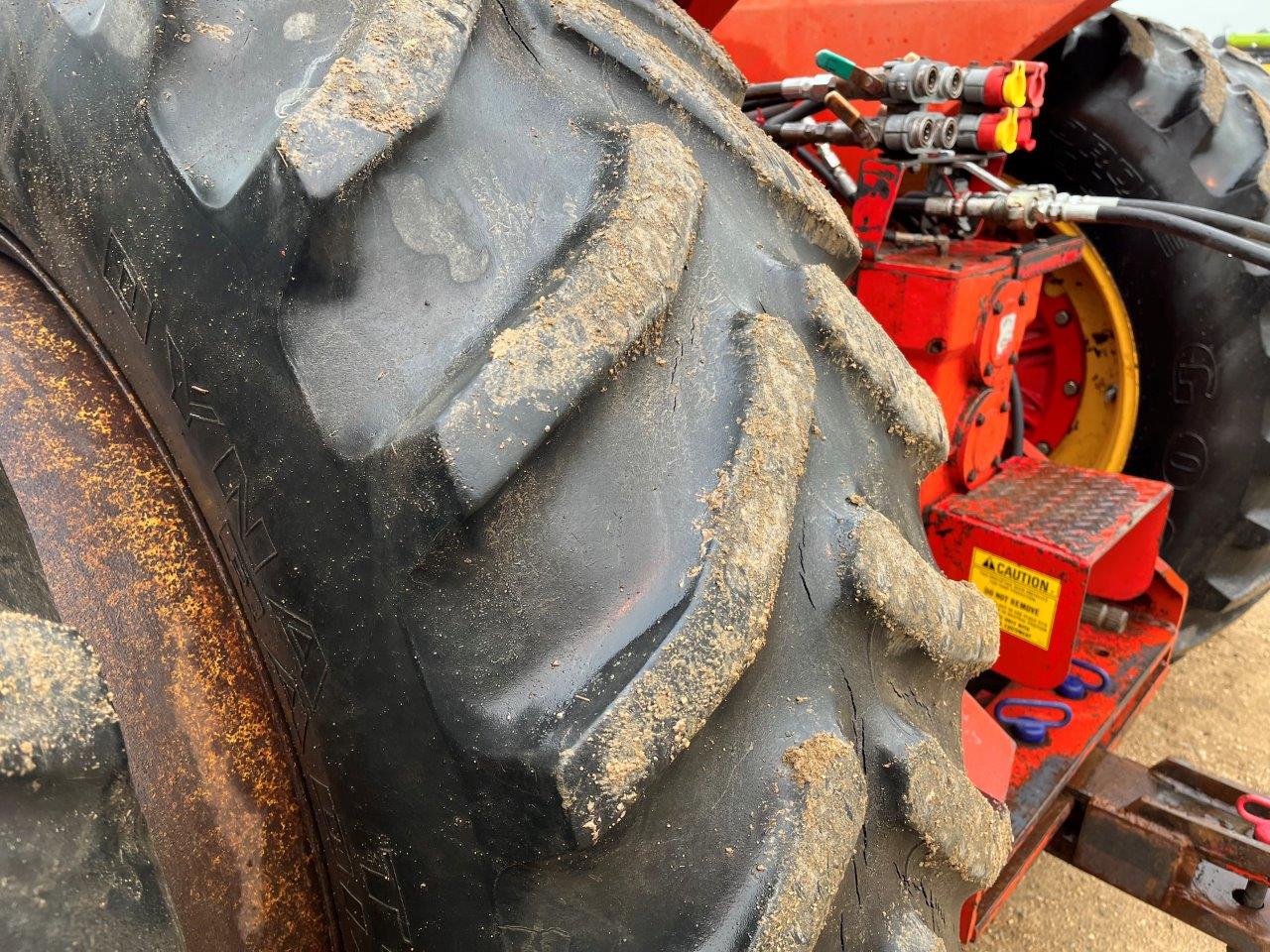 1982 Versatile 835 Tractor