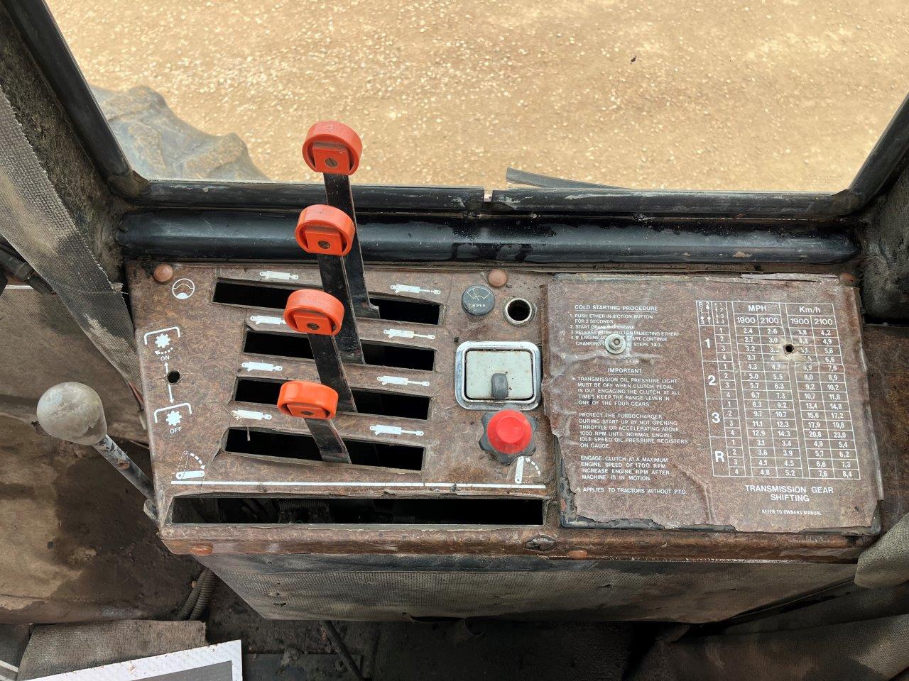 1982 Versatile 835 Tractor