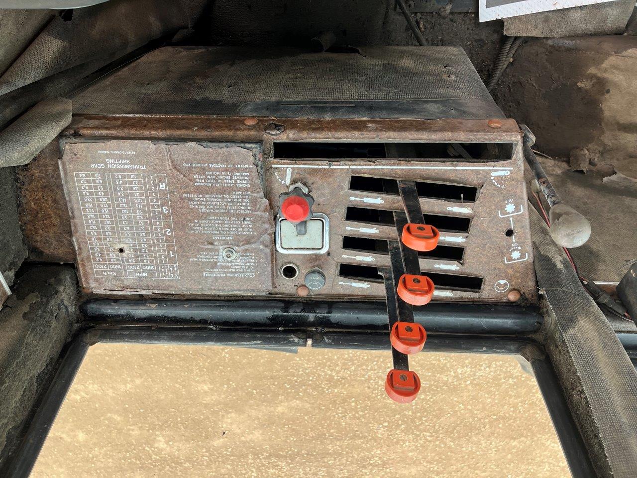 1982 Versatile 835 Tractor