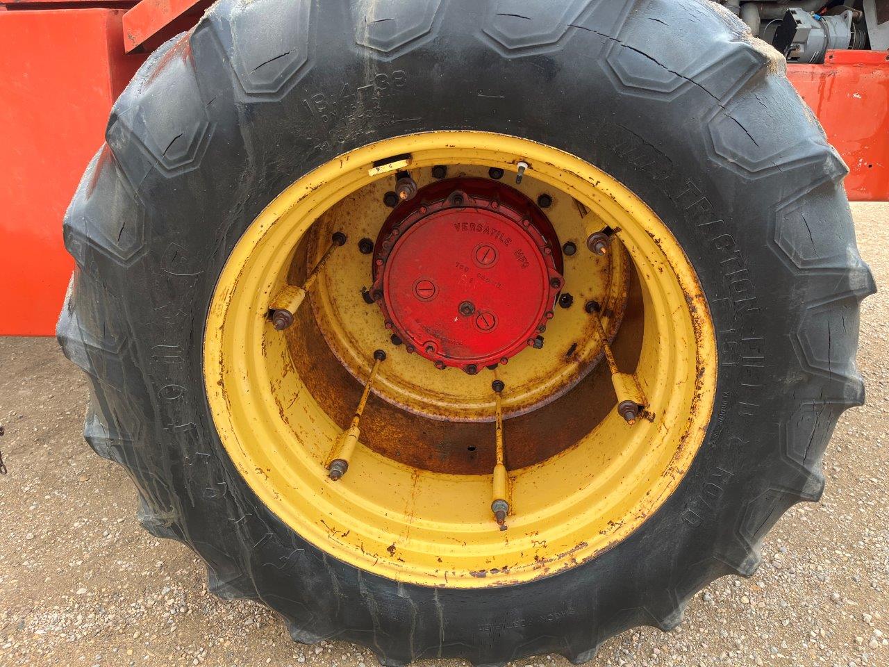 1982 Versatile 835 Tractor