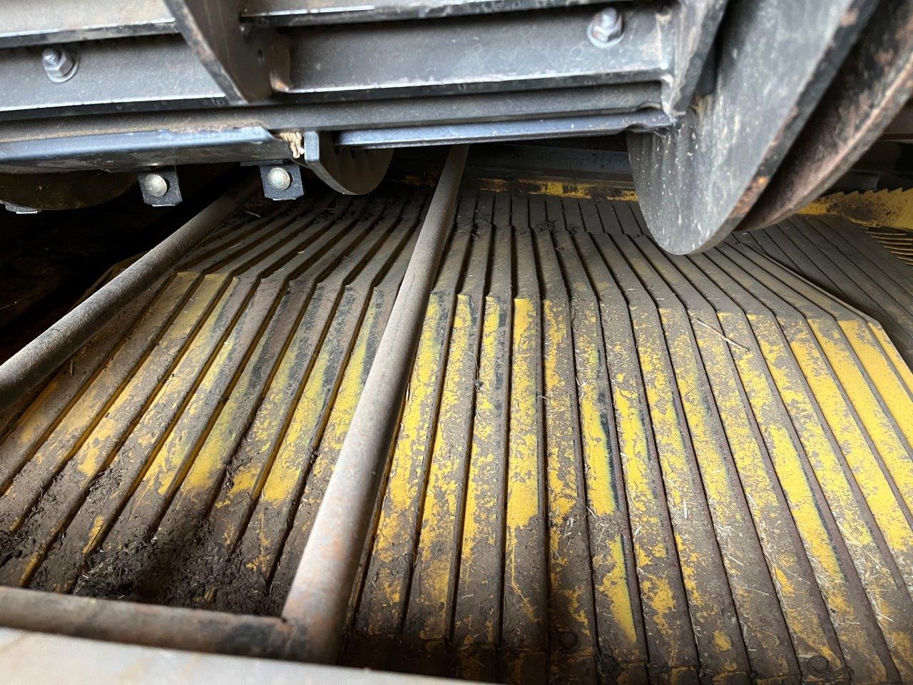 2021 New Holland CR8.90 Combine