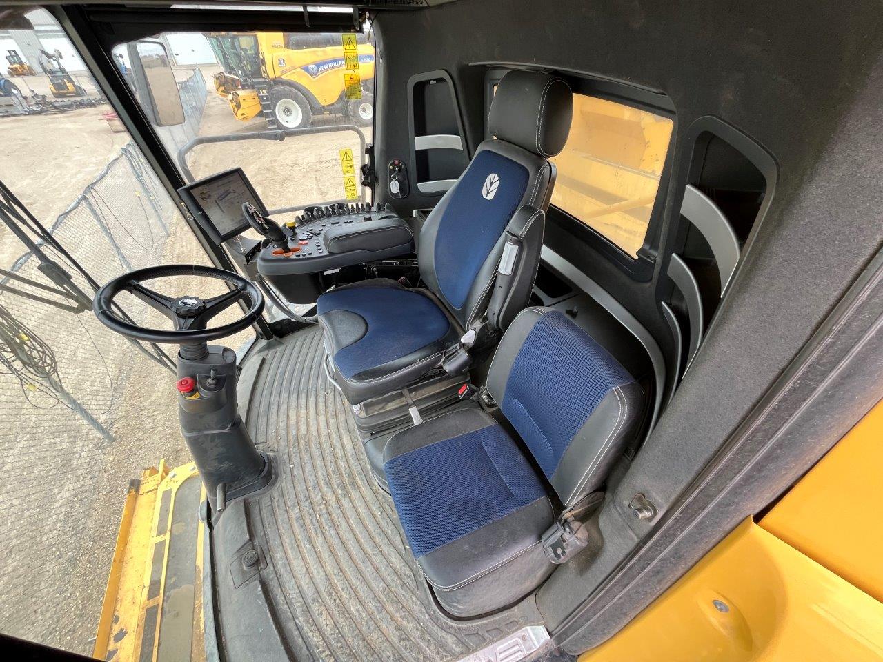 2021 New Holland CR8.90 Combine