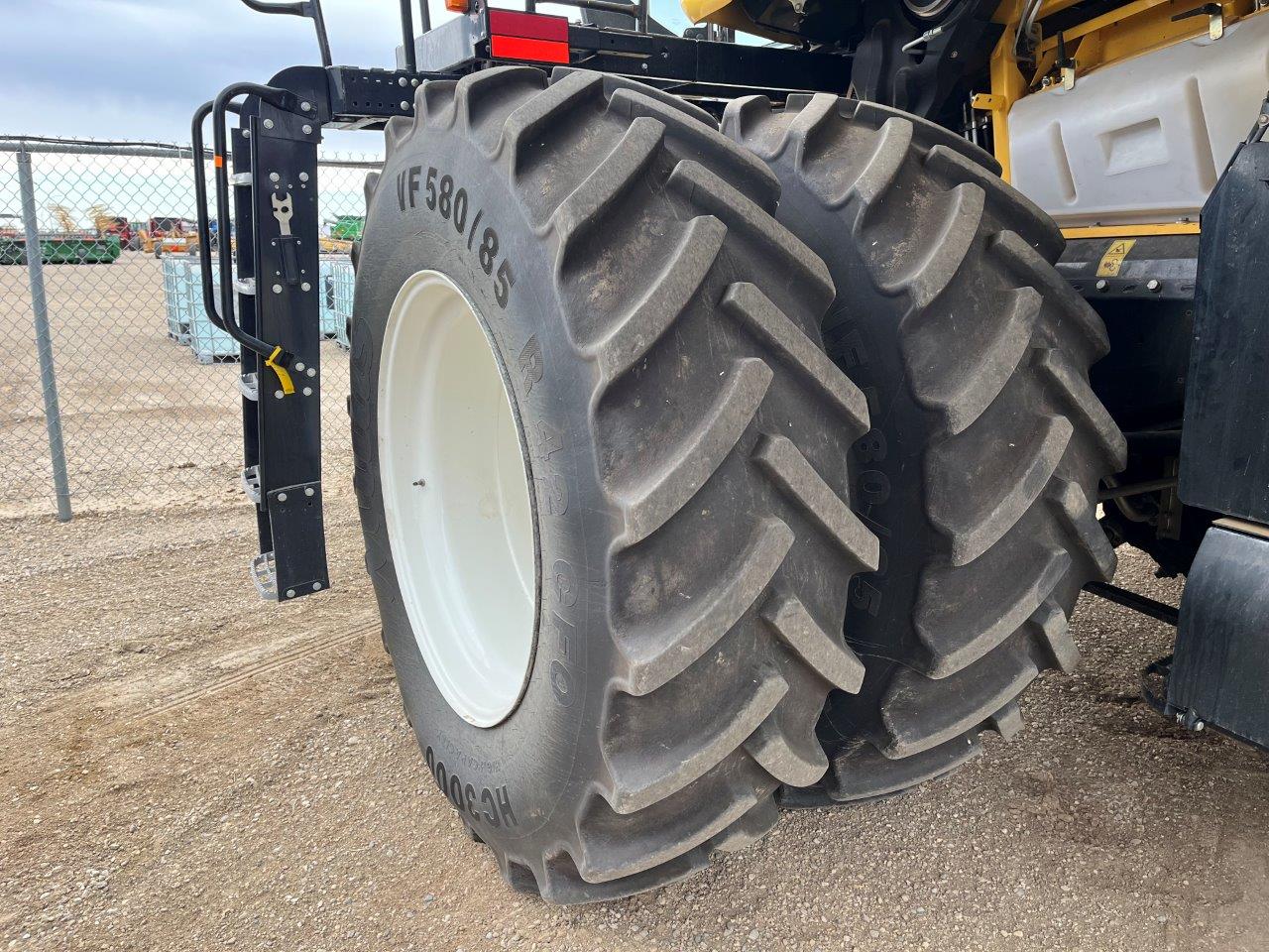 2021 New Holland CR8.90 Combine
