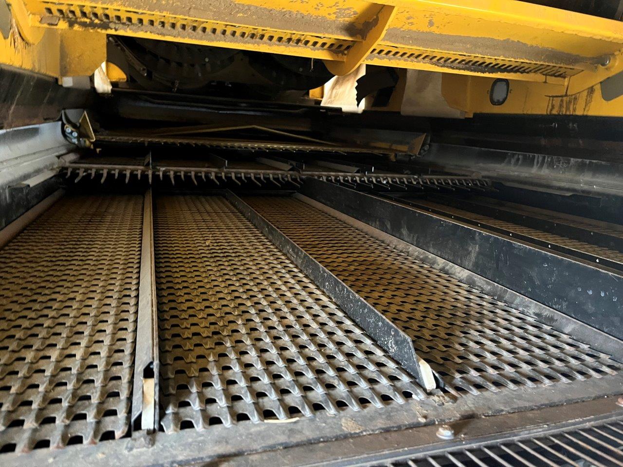 2021 New Holland CR8.90 Combine