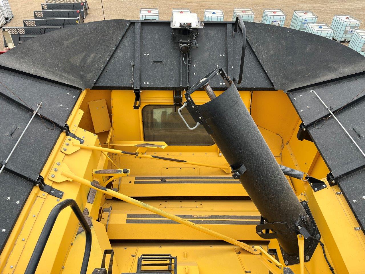 2021 New Holland CR8.90 Combine