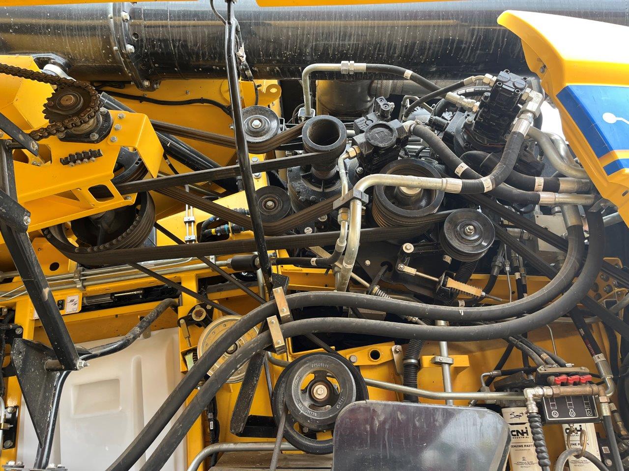 2021 New Holland CR8.90 Combine