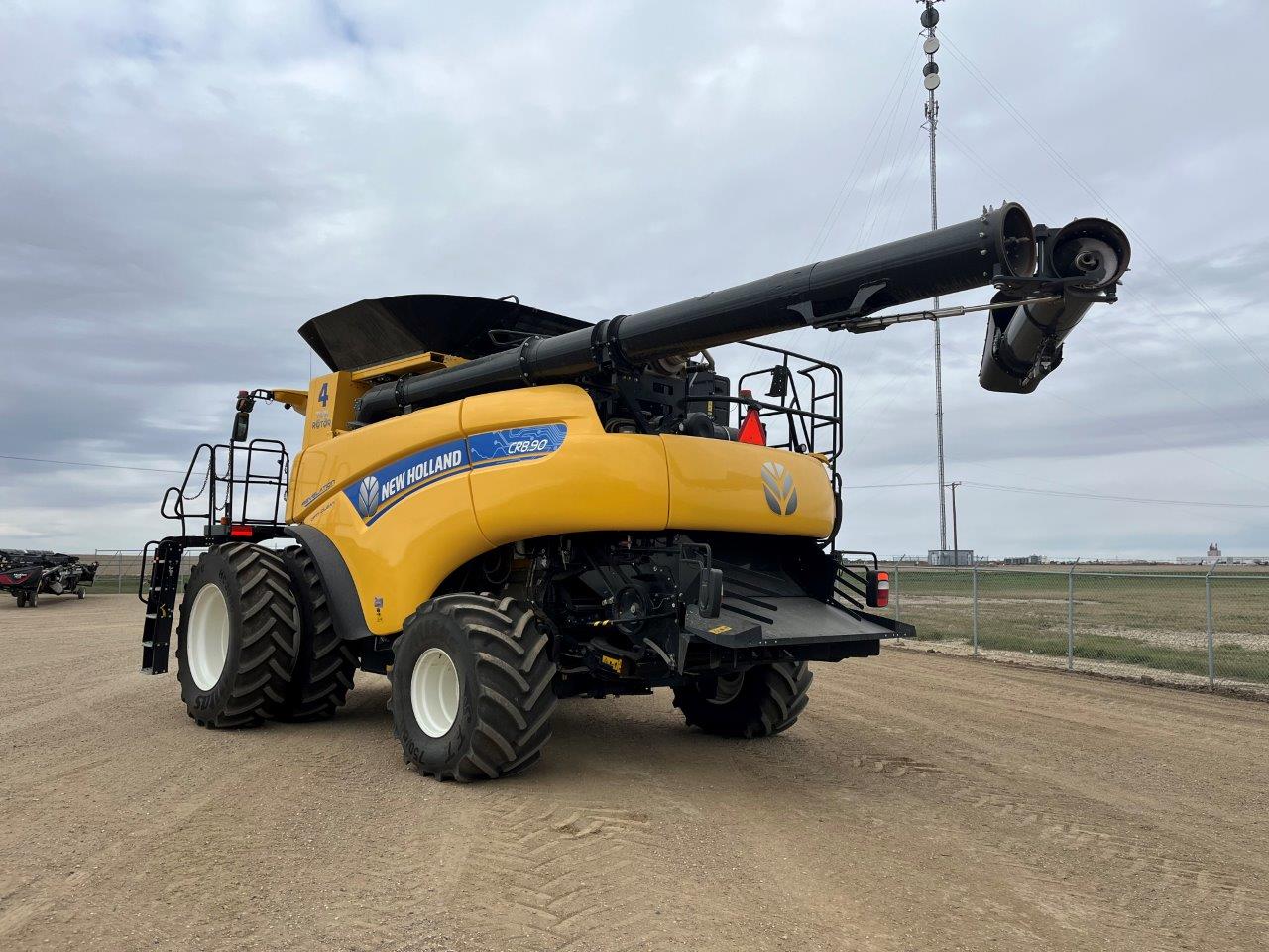 2021 New Holland CR8.90 Combine