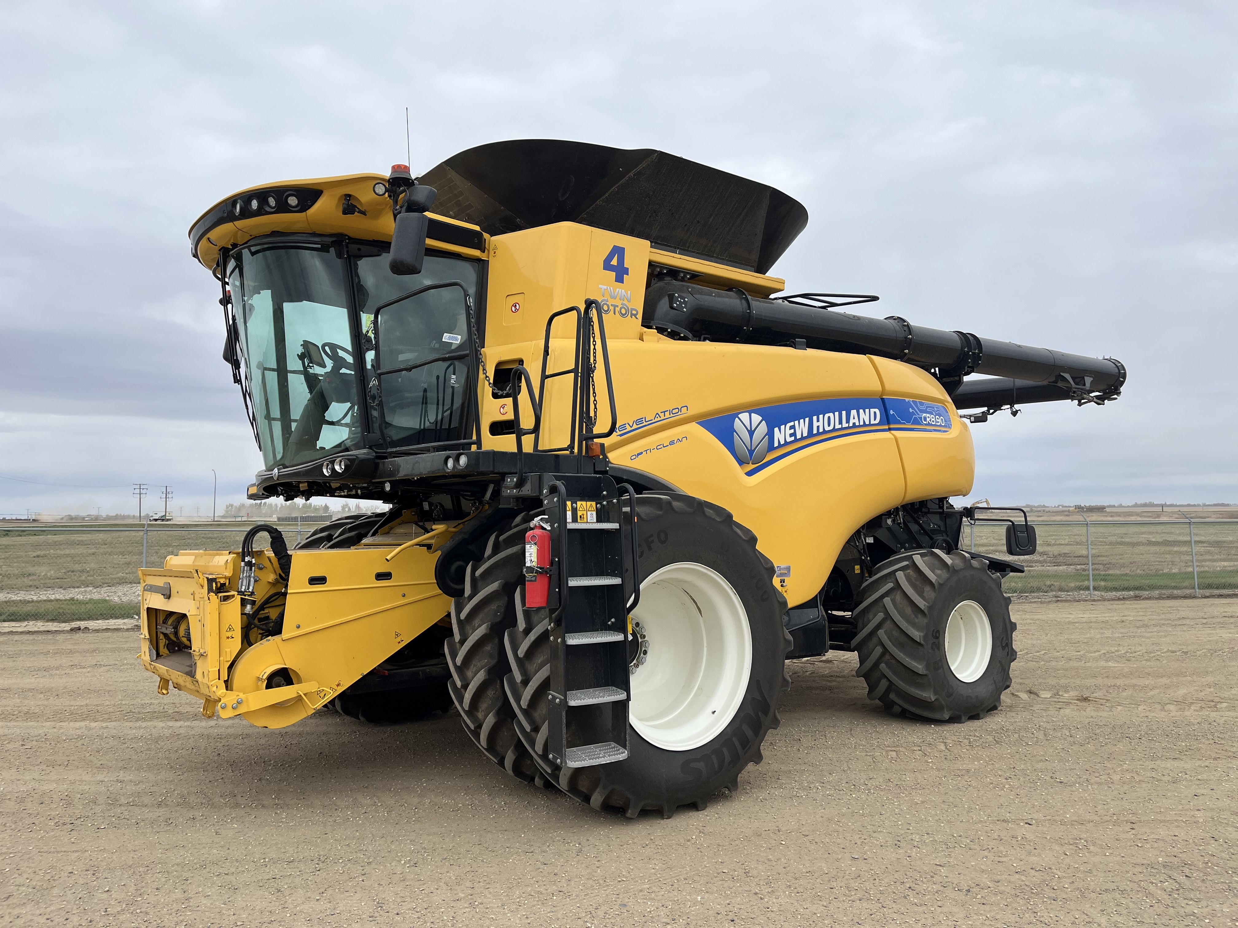 2021 New Holland CR8.90 Combine