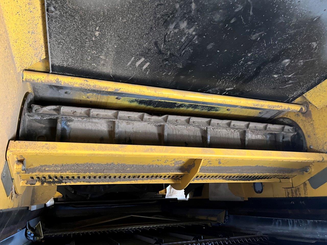 2021 New Holland CR8.90 Combine