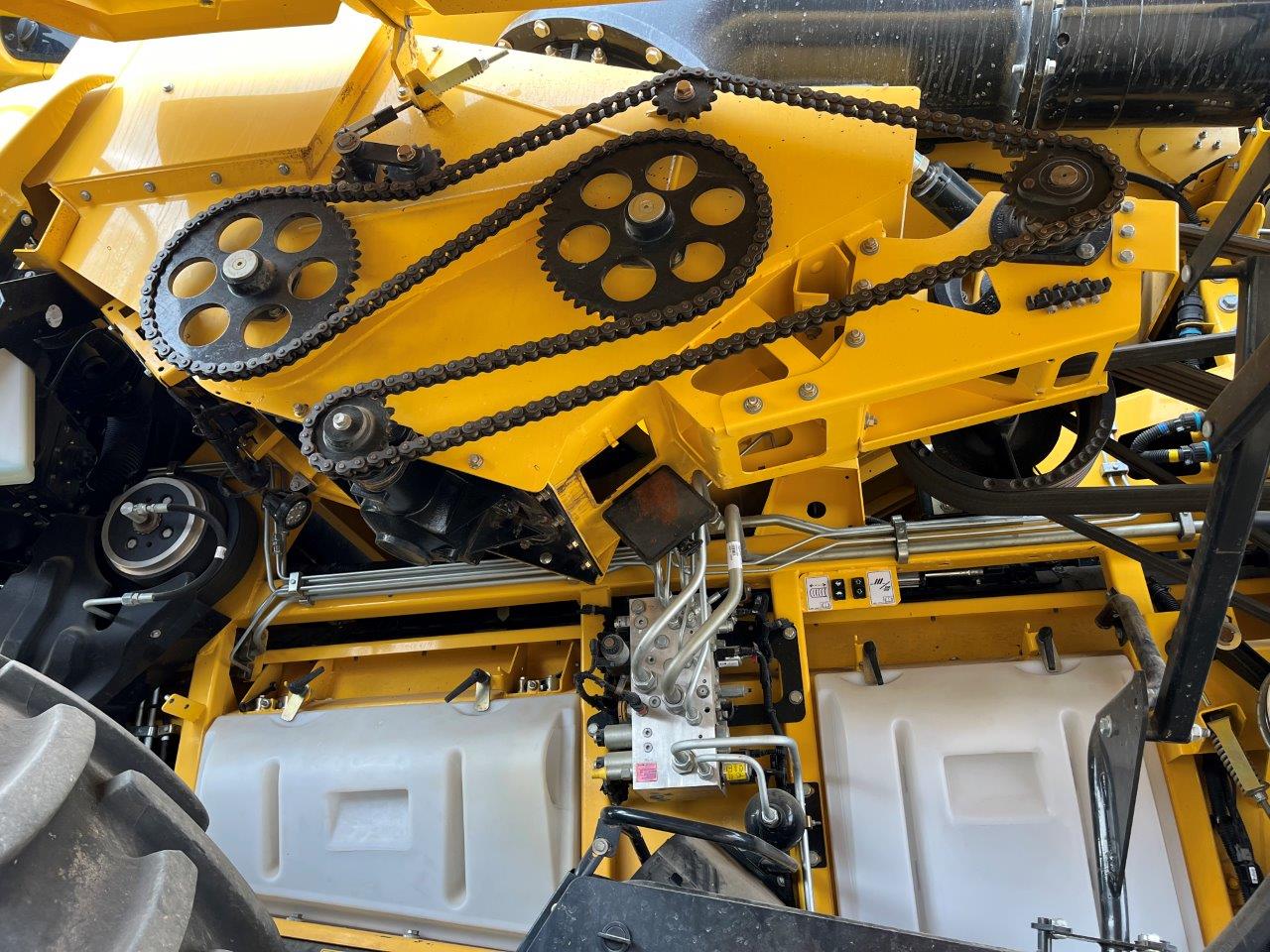 2021 New Holland CR8.90 Combine