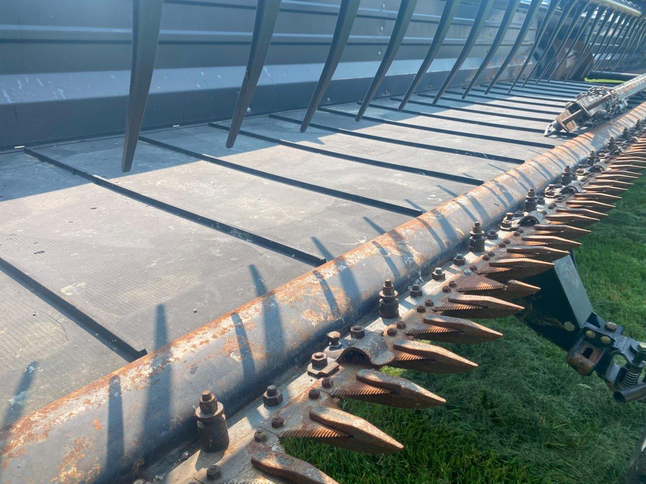 2009 MacDon D60-40 SK CNH-6 Header Draper