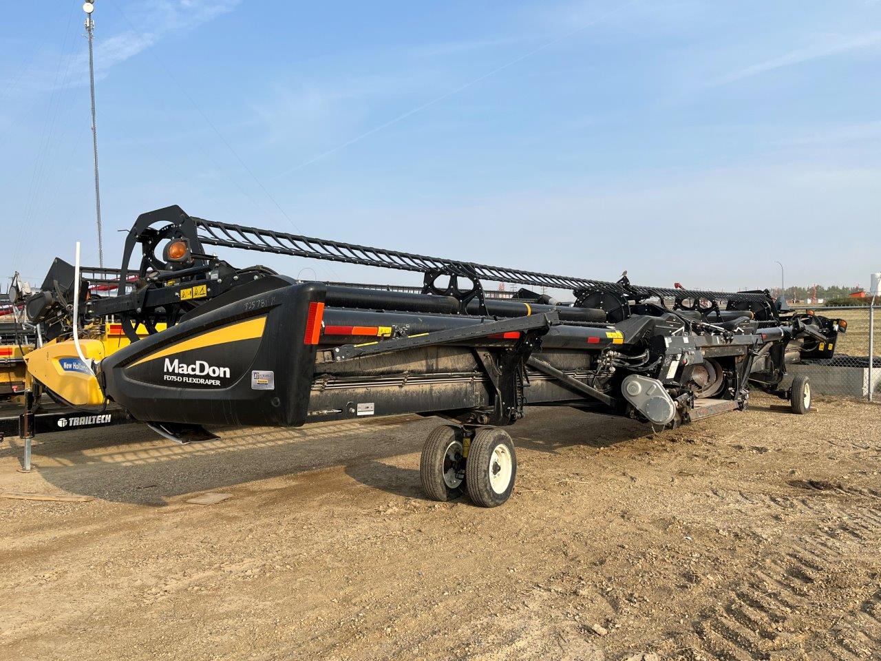 2018 MacDon FD75-45 DK CNH-21 Header Draper Flex