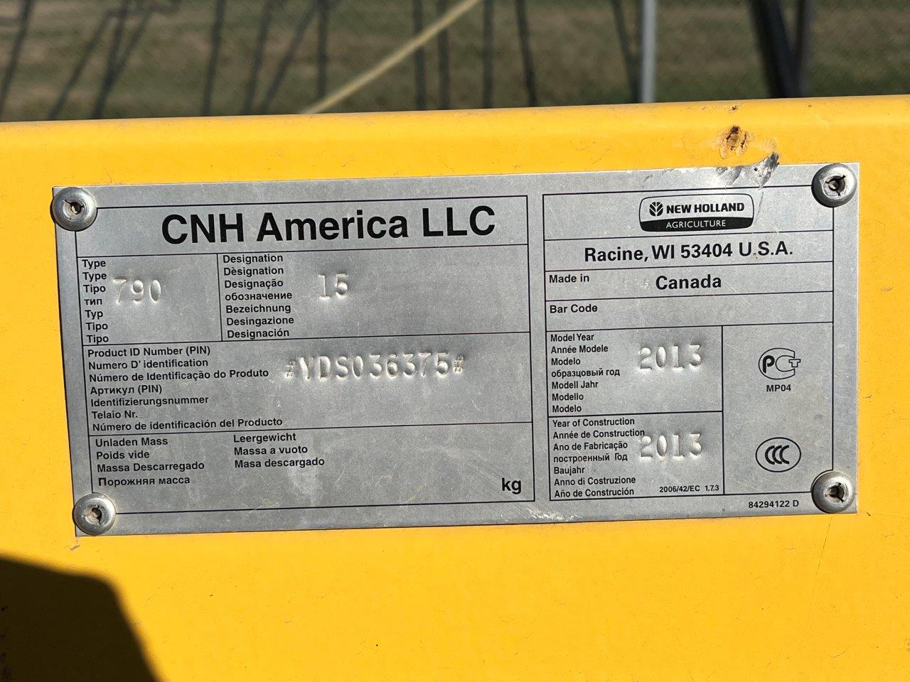 2013 New Holland 790CP-15 Header Combine