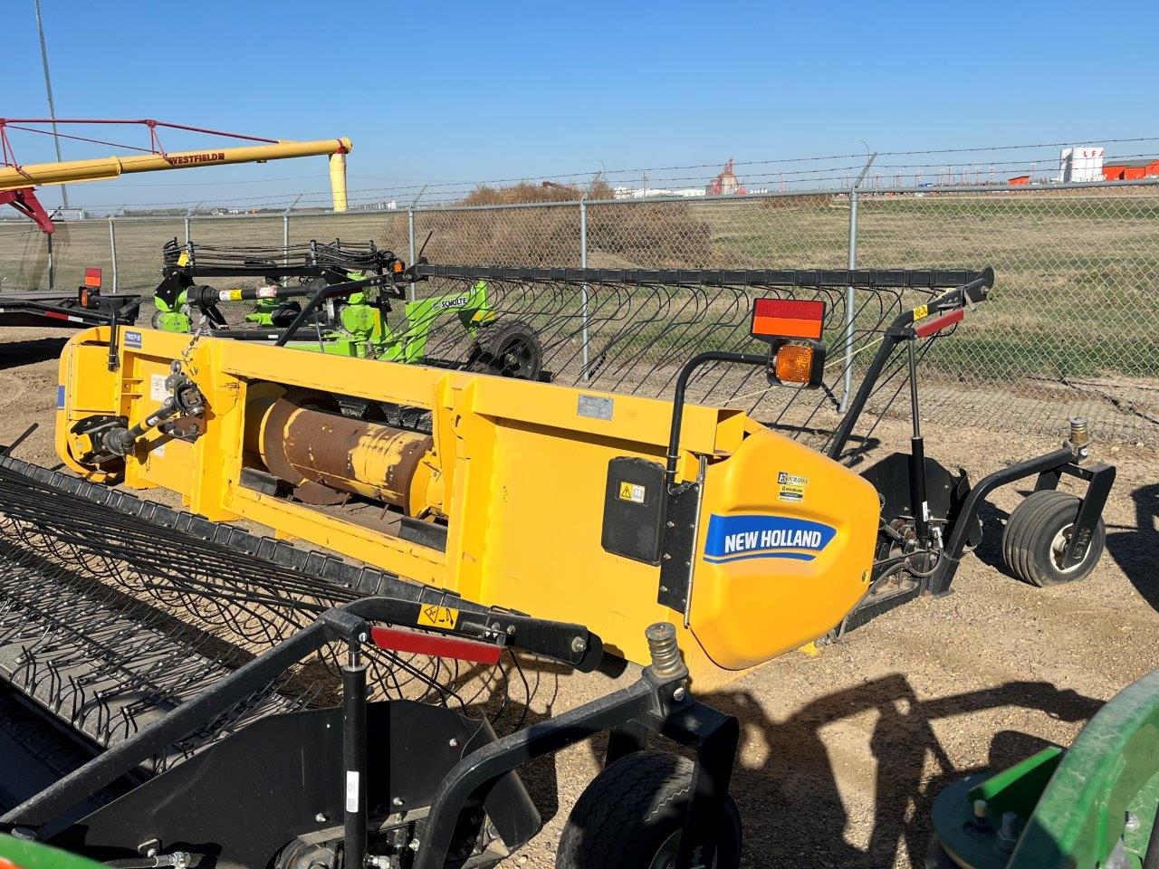 2013 New Holland 790CP-15 Header Combine