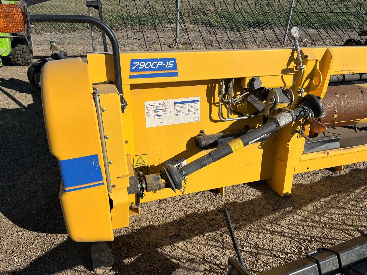 2013 New Holland 790CP-15 Header Combine