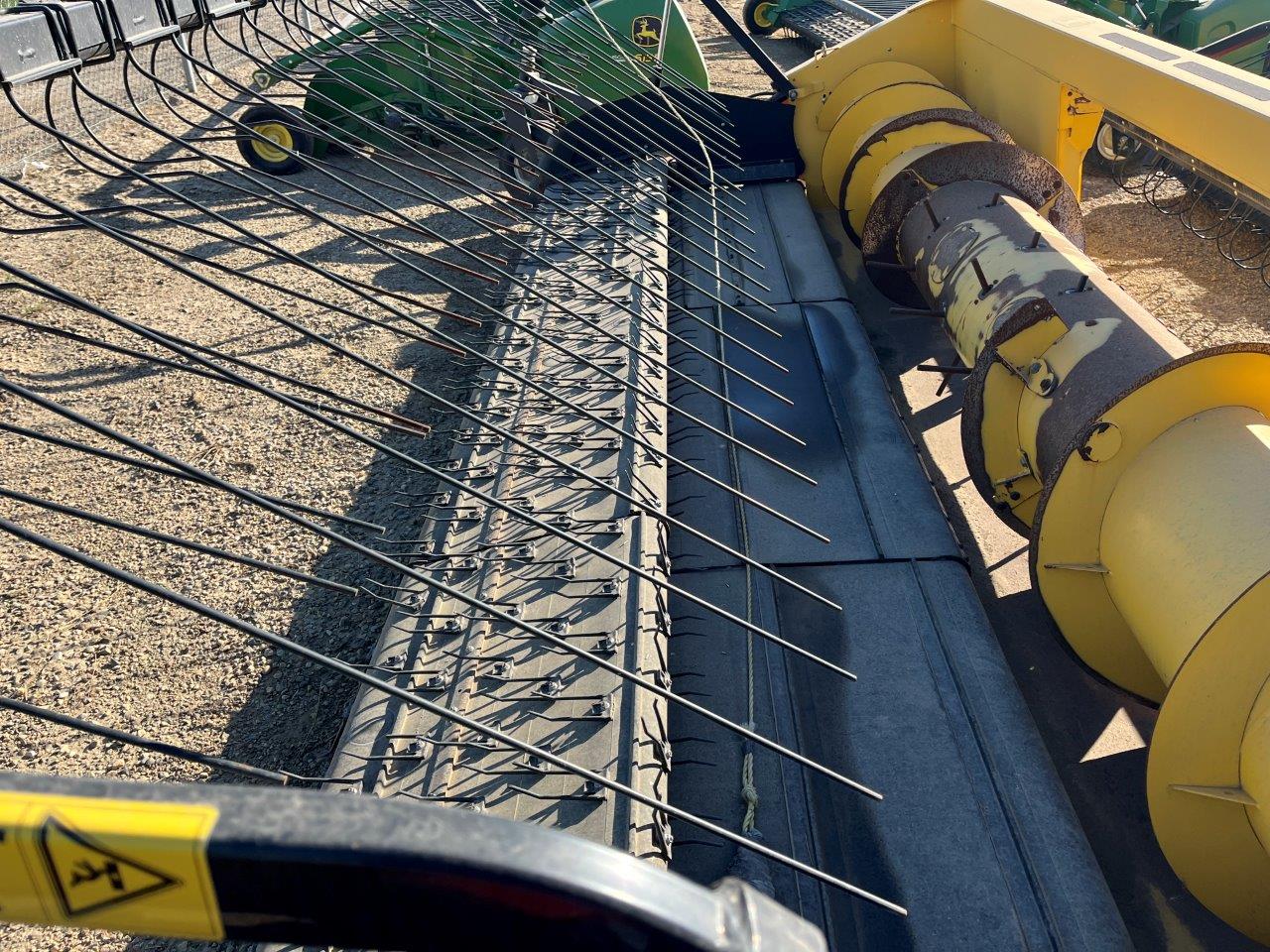 2013 New Holland 790CP-15 Header Combine