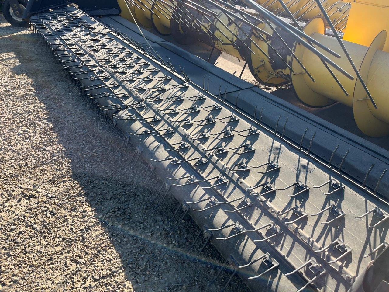 2013 New Holland 790CP-15 Header Combine