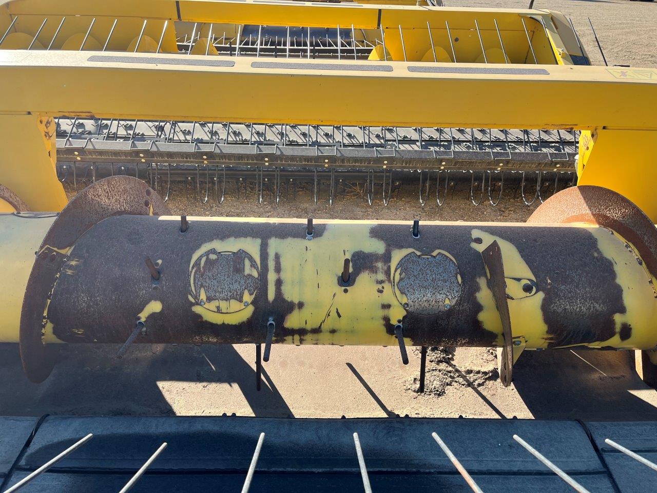 2013 New Holland 790CP-15 Header Combine