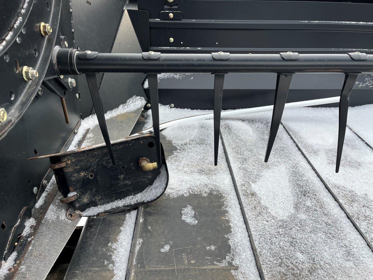 2009 MacDon D60-40 DK CNH-6 Header Draper