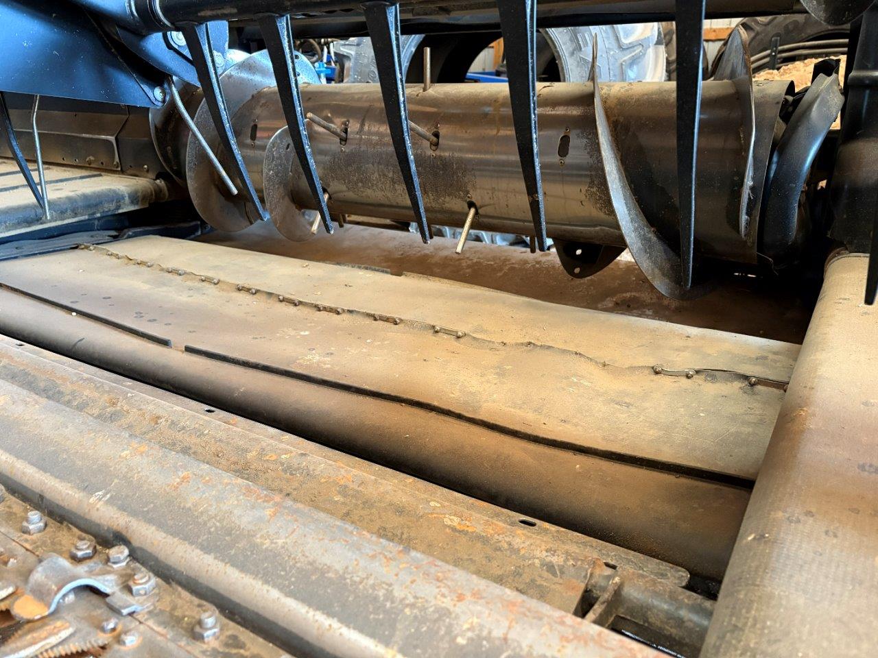 2009 MacDon D60-40 DK CNH-6 Header Draper