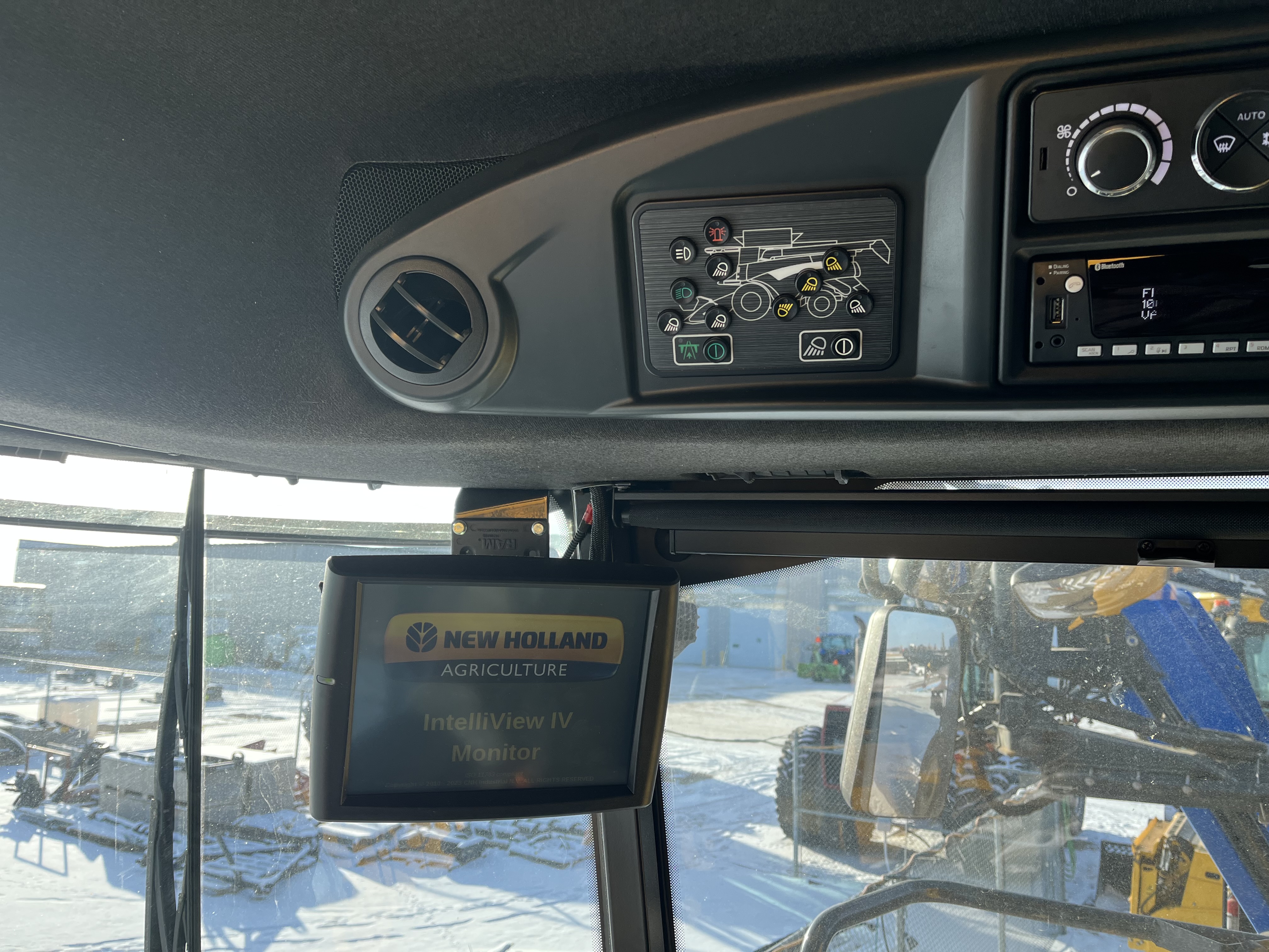 2024 New Holland CR8.90 Combine