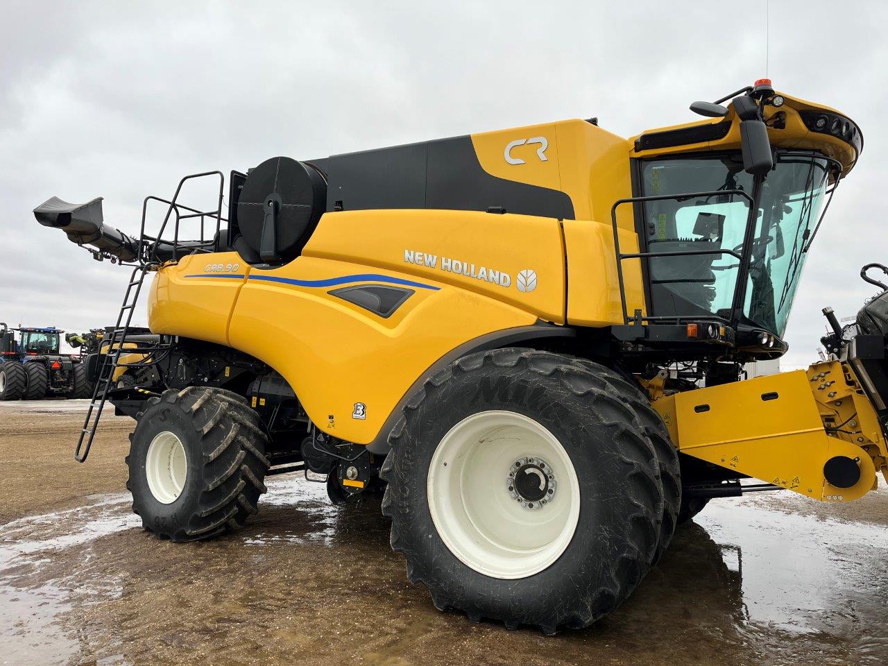 2024 New Holland CR8.90 Combine