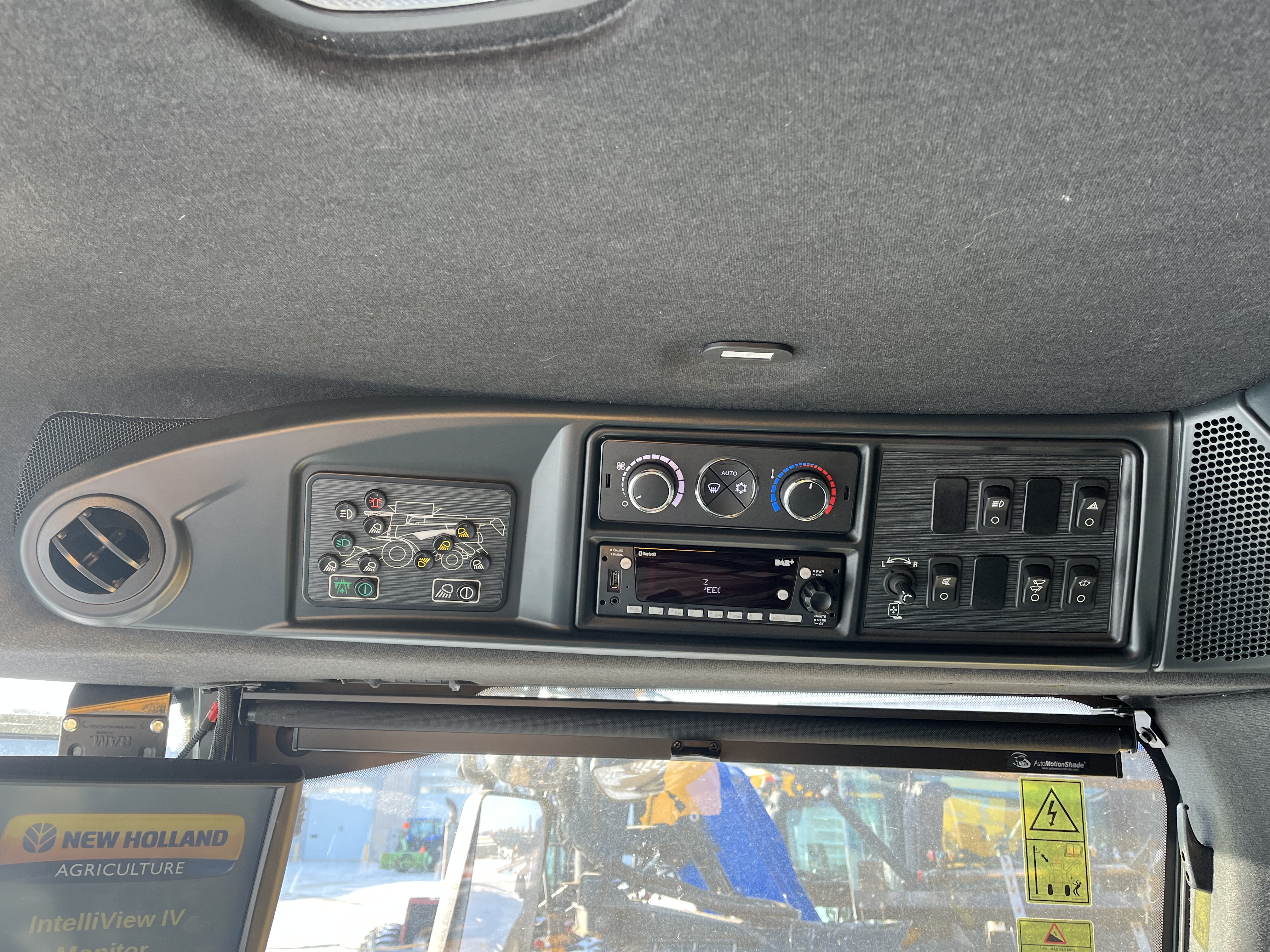 2024 New Holland CR8.90 Combine