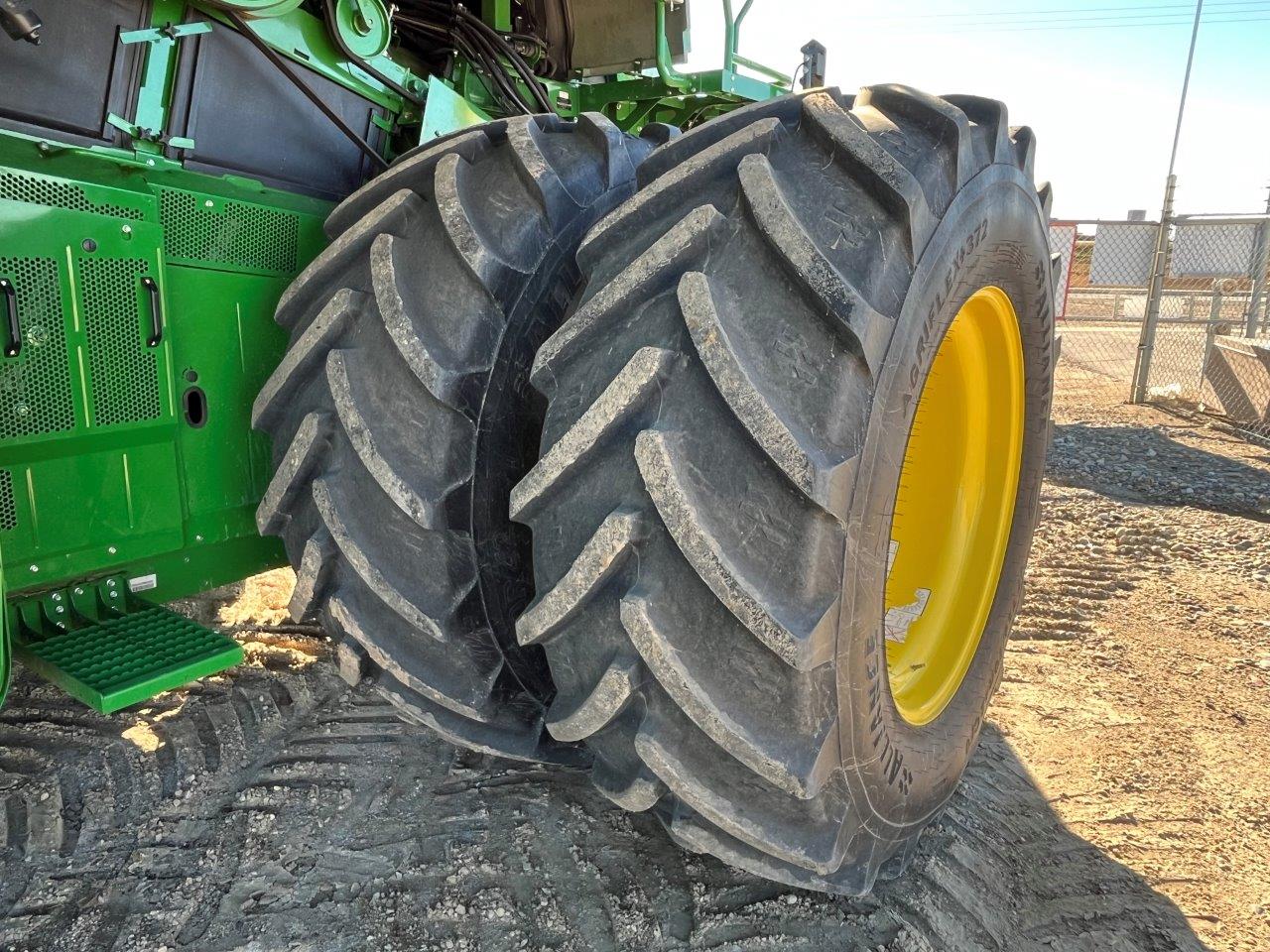 2023 John Deere X9 1000 Combine
