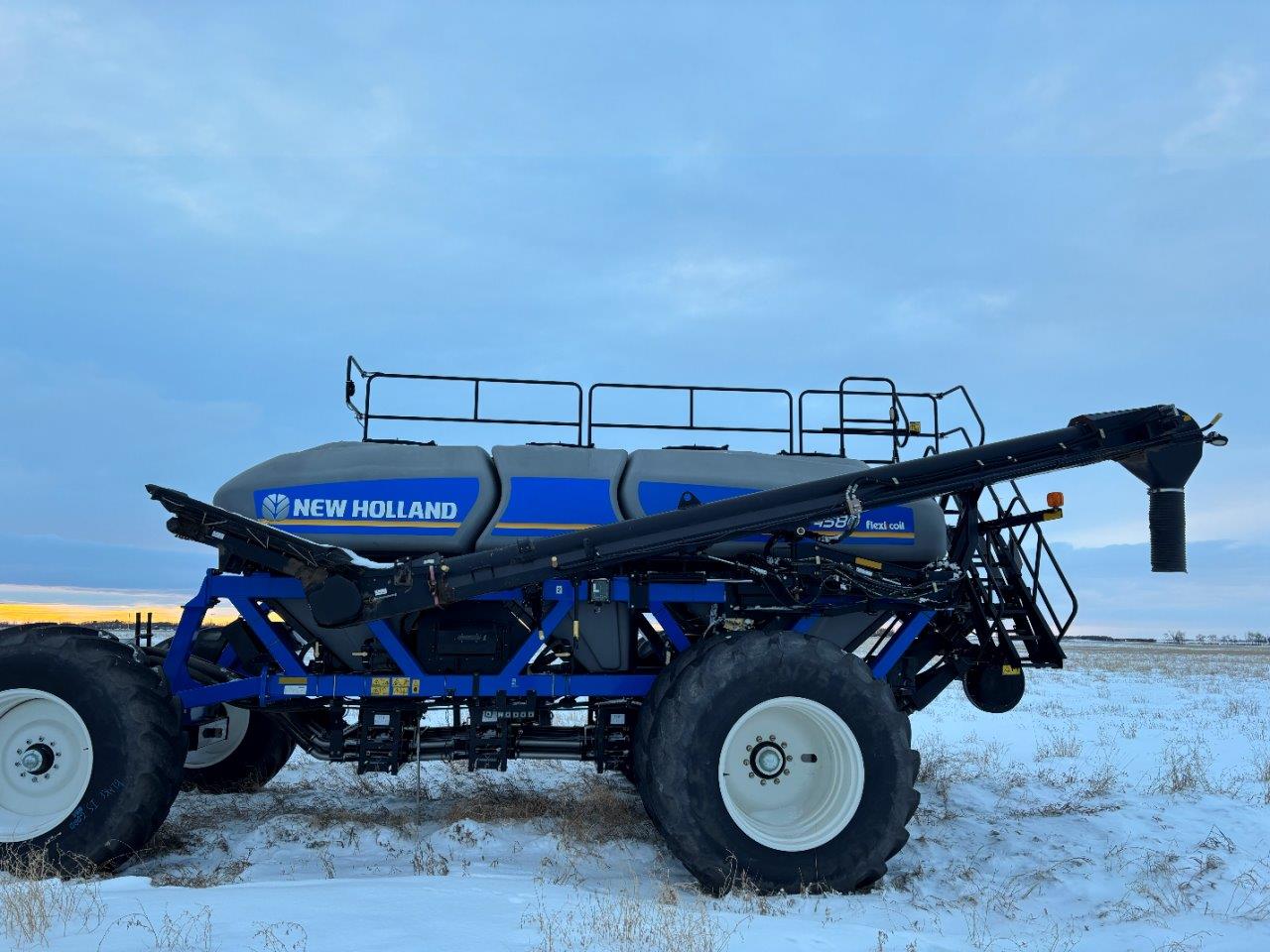 2016 New Holland P2060 70'10" w/ P4580 Air Cart Air Drill