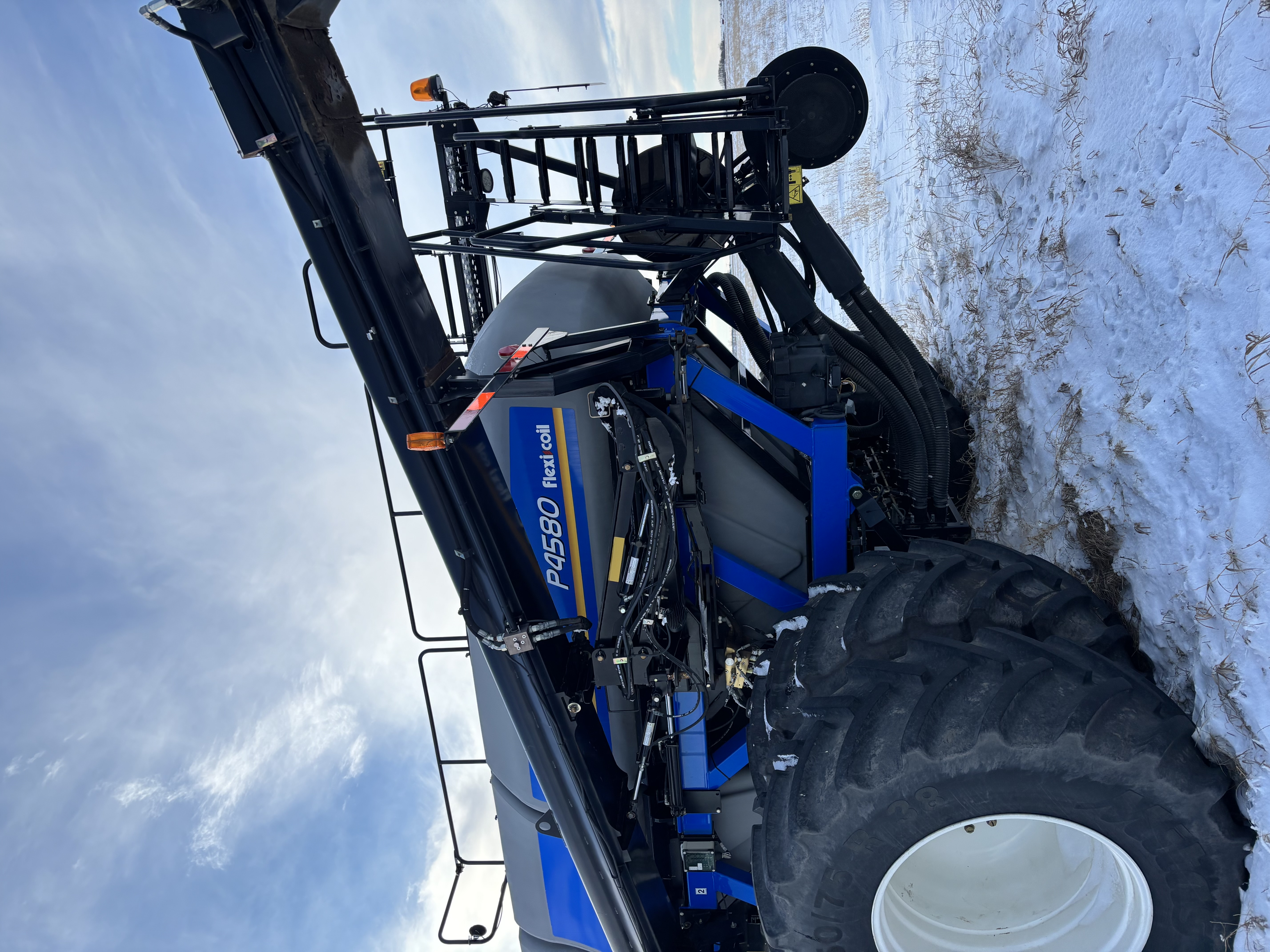2016 New Holland P2060 70'10" w/ P4580 Air Cart Air Drill