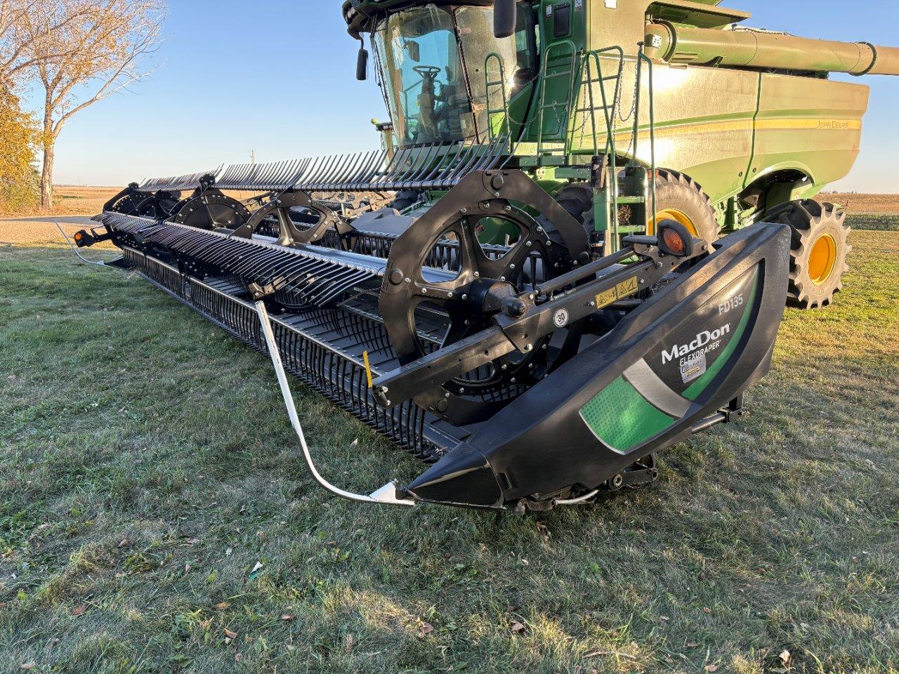 2020 MacDon FD135 SK JD-21 Header Draper Flex