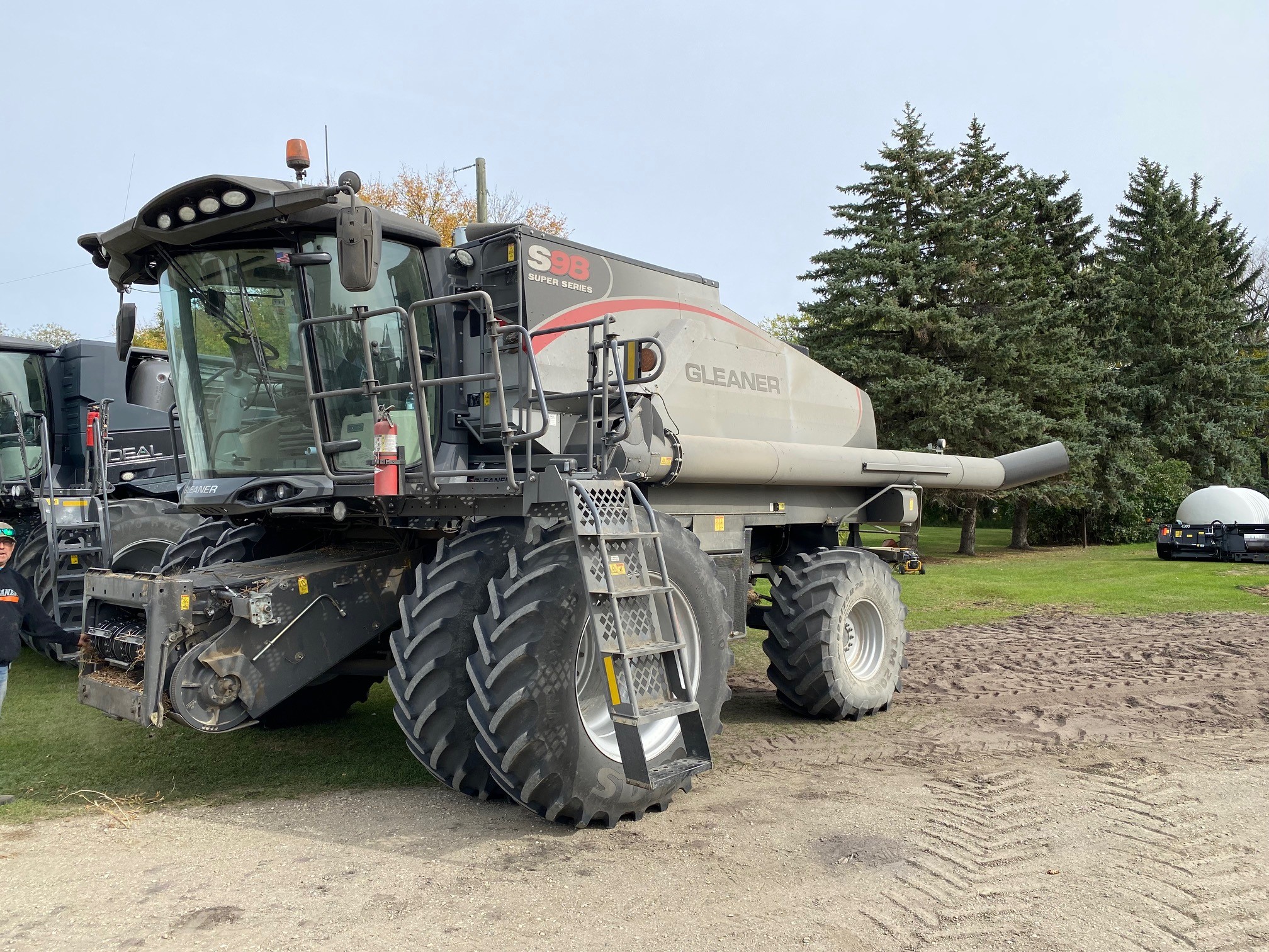 2017 AGCO Gleaner S98 Combine