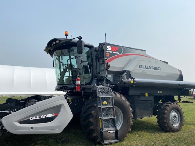 2022 Gleaner GLS97 Combine
