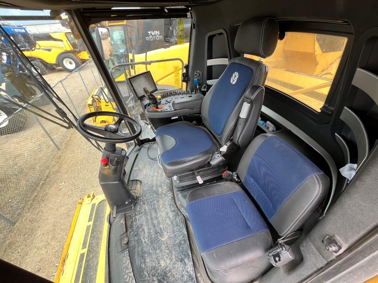 2023 New Holland CR8.90 Combine